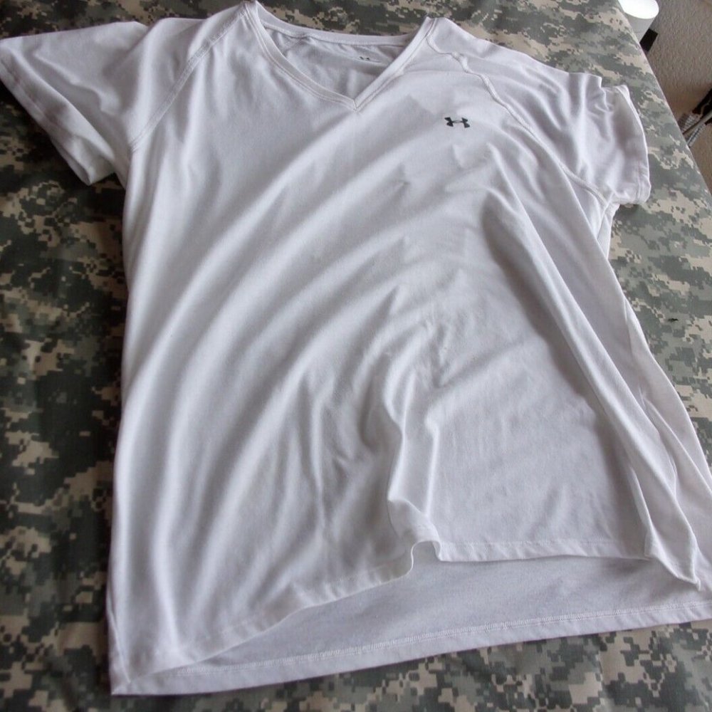 szX-LARGE UNDER ARMOUR BRIGHT WHITE SHORT SLEEVE WORK OUT SHIRT EC 1088